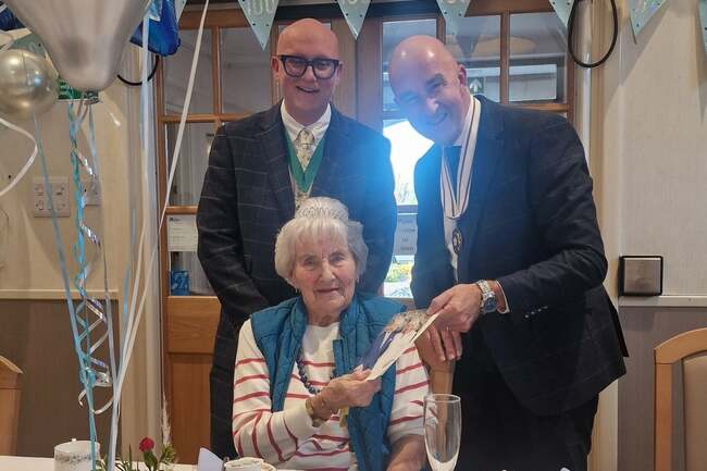 Wonderful at 100: Polegate care home resident celebrates milestone birthday