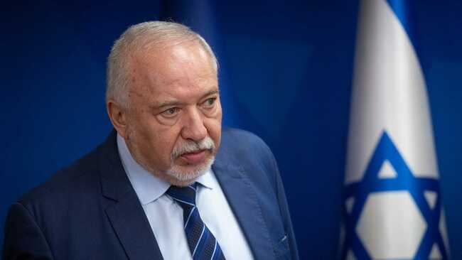 Avigdor Liberman accuses Gadi Eisenkot of planning to join forces with Netanyahu's Likud