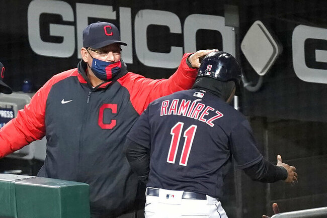Bieber strikes out 11, sets K record as Indians beat Chisox