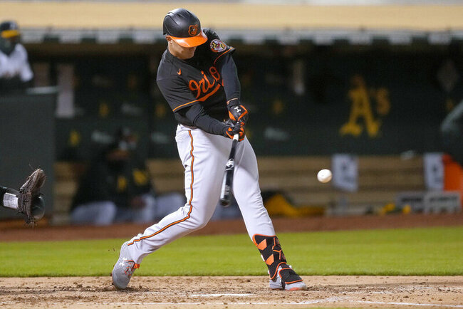 Means, O's post 1st win in Oakland since 2017, beat A's 3-2