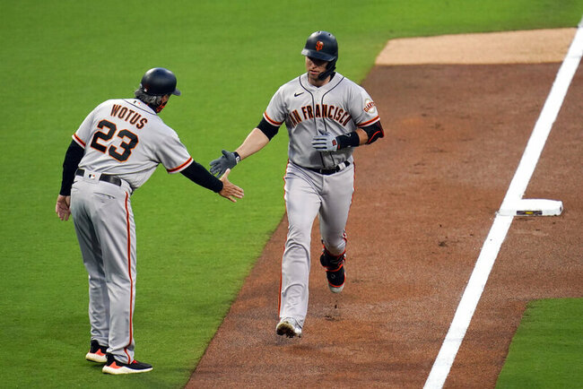 Darvish fans 12, replay reversal helps Padres top Giants 3-2