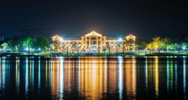 Exploring Hue City by night