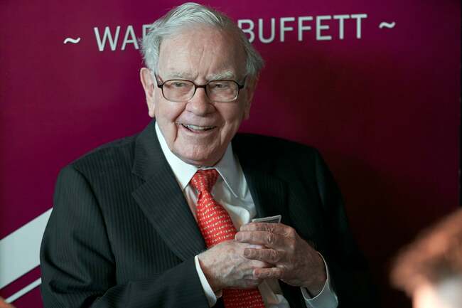 Warren Buffett faces showdown with ordinary savers over refusal to act on climate crisis