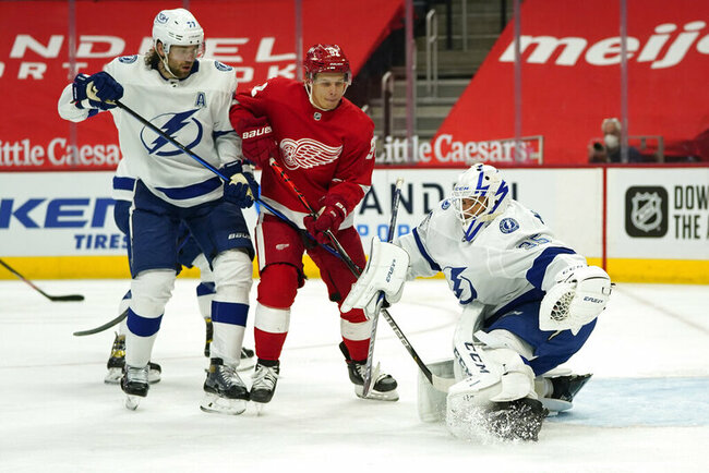 Red Wings outlast Lightning for 1-0 victory in shootout