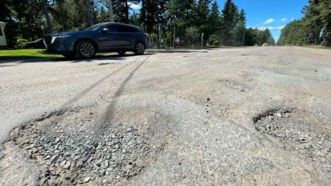 Pointe-du-Chêne residents want solution to crumbling road no one will repair