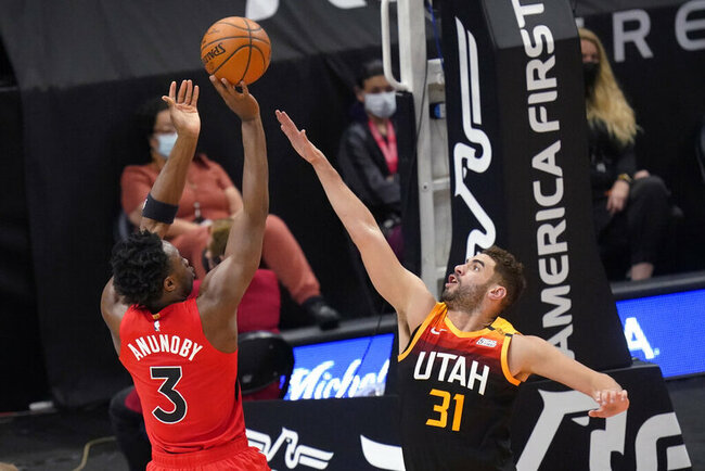 Bogdanovic scores 34 as Jazz rally to beat Raptors 106-102
