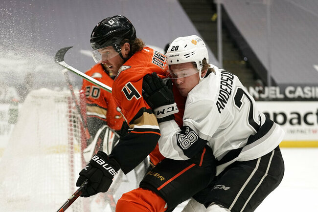 Ryan Miller wins final home start, Ducks beat Kings 6-2