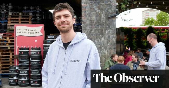 Risk of pubs running dry as drinkers wrap up for outdoor pint