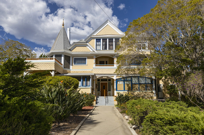 Real Estate: ‘Trophy asset' apartment building in Santa Barbara sells for $4M