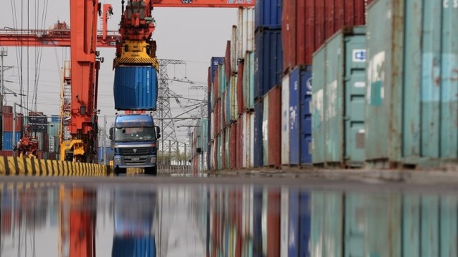 Trade surplus in goods hits record high