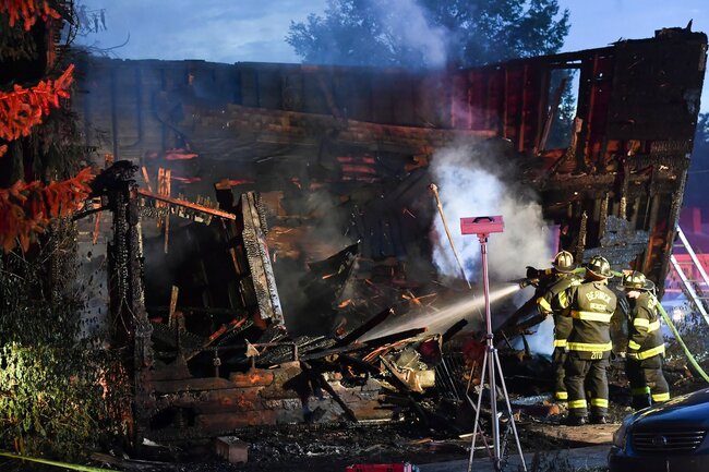 7 adults, 3 kids die in fire that destroyed their entire house