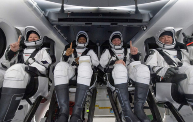 SpaceX Capsule Successfully Returns 4 Astronauts From ISS In First Nighttime Splashdown Since 1968