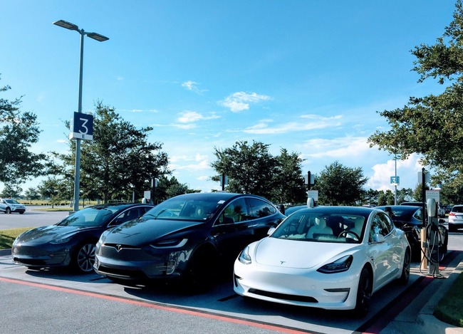 Texas Bill SB 2718 Will Punish Tesla & EV Owners Unfairly In The Name Of "Fairness"