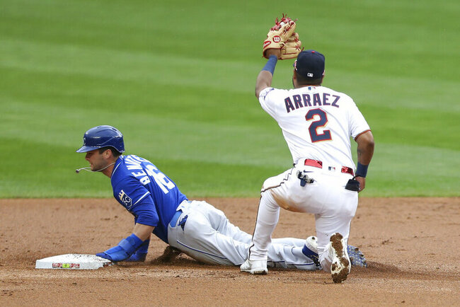 Twins score 7 in 3rd to back Berríos in 13-4 win over Royals