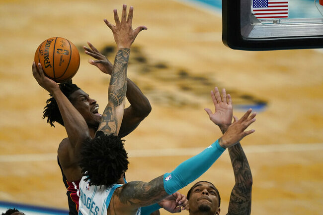 Heat move into 6th place in East; beat Hornets 121-111