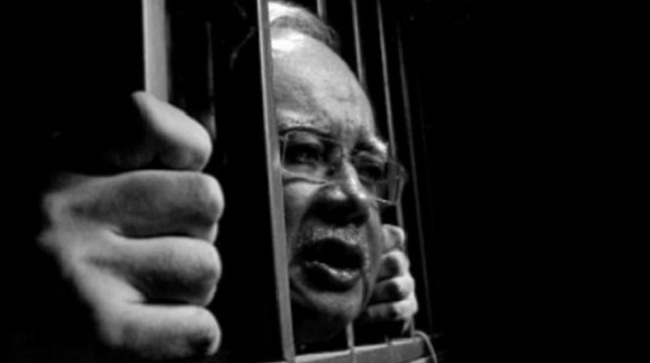 NAJIB PLAYS HIS LAST CARD – TO TRY AGAIN ON ‘D-DAY MONDAY' TO CHANGE LAWYERS – EVEN AS ZAID DENIES ‘LAWYERS WHO TAKE ON BRIEFS AT LAST MINUTE ARE MOTIVATED BY MONEY' – IF APEX COURT LED BY CJ MAIMUN REFUSES TO BE SUCKED INTO NAJIB LATEST GAMBIT – THEN EX-PM WILL HAVE TO START HIS 12-YEAR JAIL SENTENCE VERY SOON