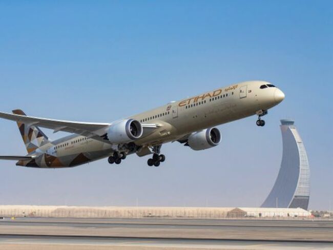 Abu Dhabi's Etihad takes another step towards becoming a mid-sized airline