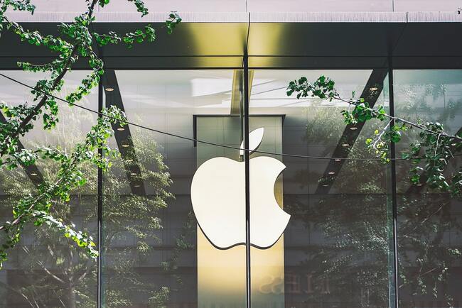 Foldable iPhones Rumor: Apple Will Ship 15 to 20 Million of Them in 2023, Predicts Kuo