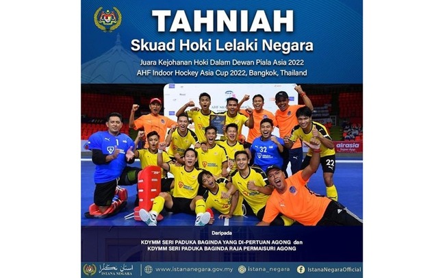 King, Queen congratulate victorious men's indoor hockey squad