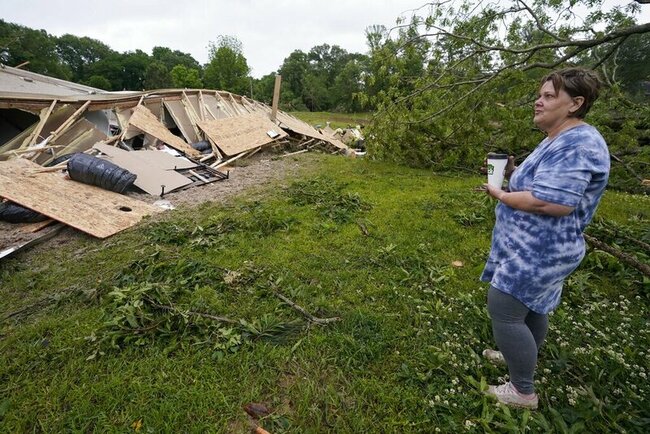 Tornadoes cause damage in Mississippi; Tupelo hit at night