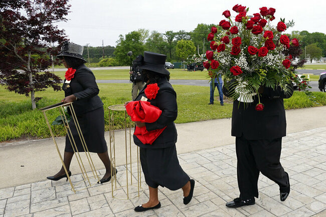 Mourners gather for funeral of Andrew Brown Jr.