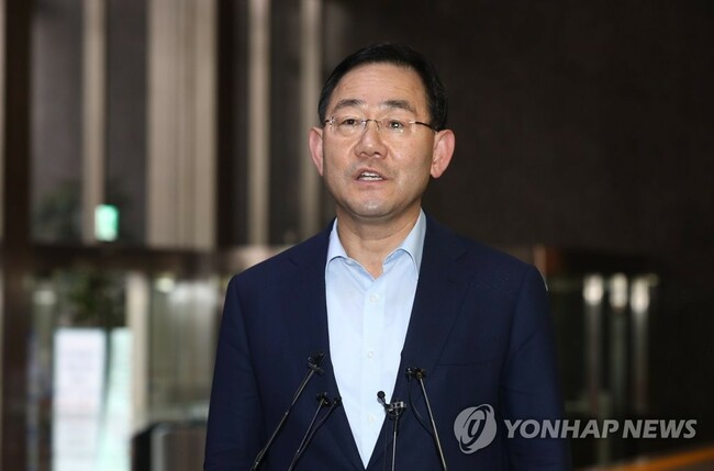 Ruling party to hold crisis meeting after court suspends interim leader