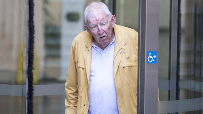 Disgraced millionaire Ron Brierley surrenders knighthood