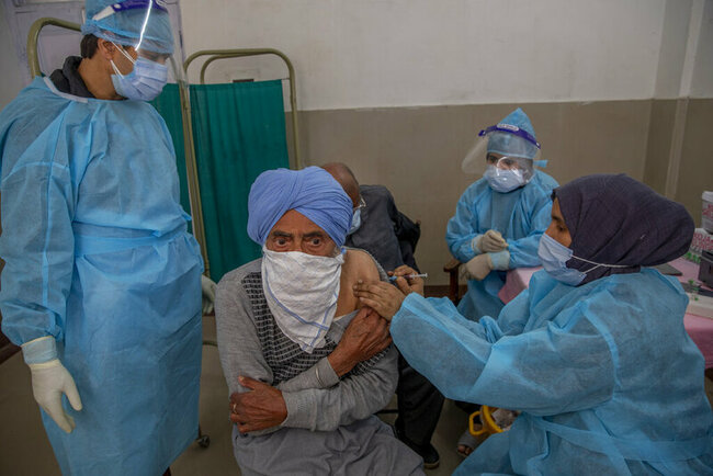 'Horrible' weeks ahead as India's virus catastrophe worsens