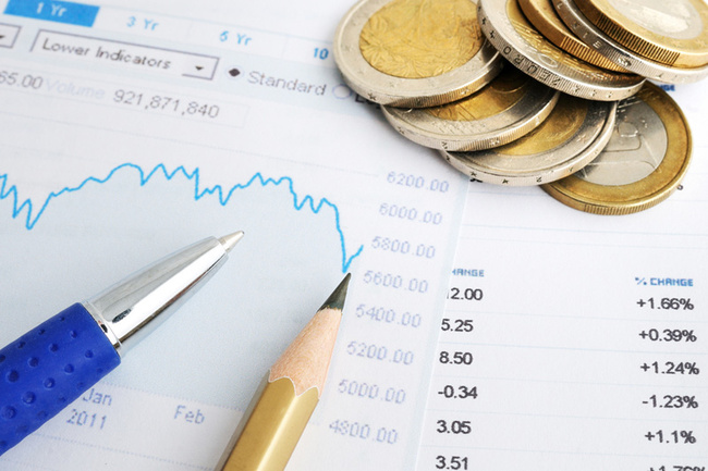 Dollar firms as risk appetite ebbs; data eyed