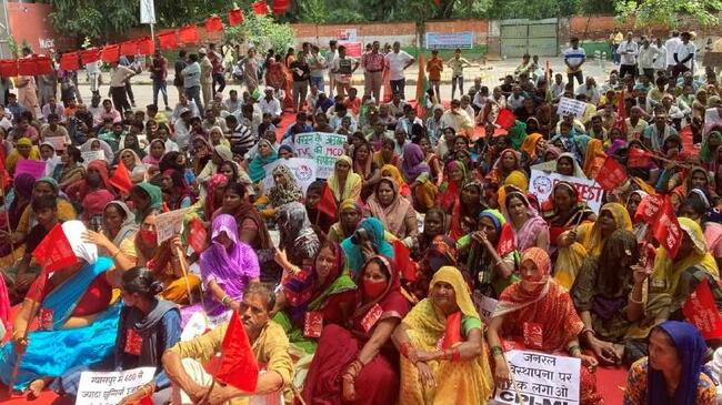 ‘Stop Bulldozer Raj' Slogan Echoes at Jantar Mantar