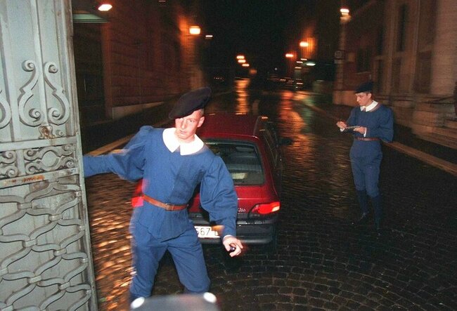 Vatican No. 2 intervenes to shed light on Swiss Guard deaths