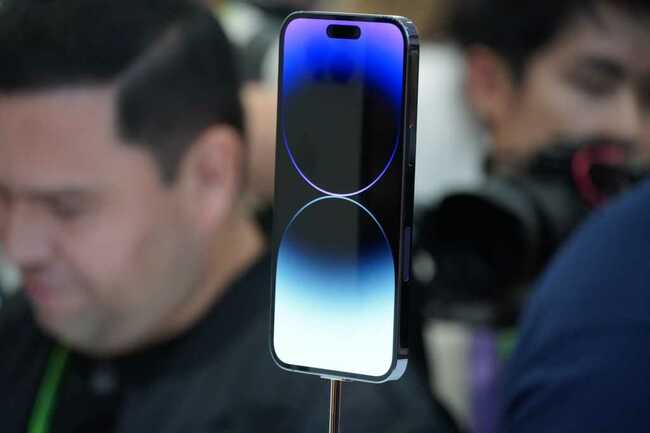 iPhone 14 Pro first look: Buh-bye notch, hello Dynamic Island