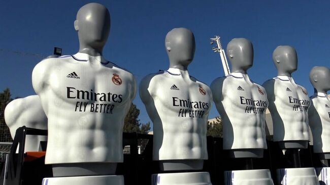 Real Madrid stars Modric, Vinicius, Kroos are using a robotic wall to perfect their free kicks