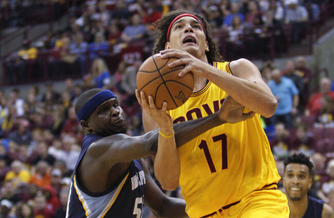 Varejão signs contract, returns to Cavs for end of season