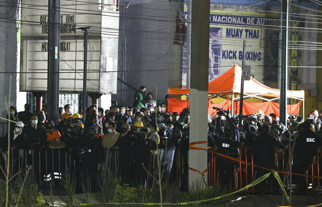 Mexico City metro overpass collapse kills at least 23