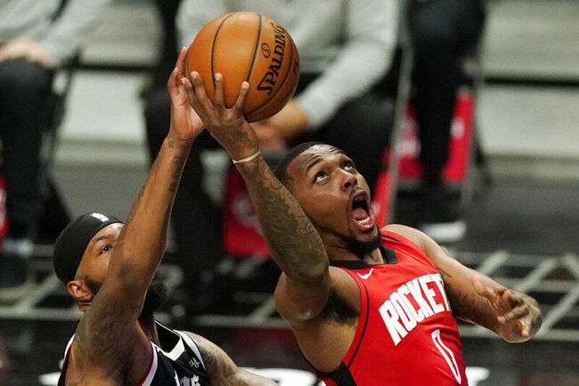 Milwaukee council OKs settlement with former Bucks player