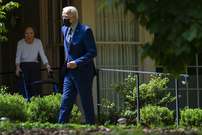 Smiling Jimmy Carter seen in photo from Biden visit