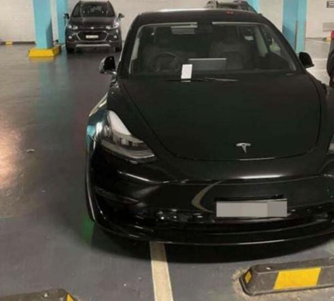Double-Parked Tesla In Sydney Goes Viral, Draws Rage Of Other Drivers