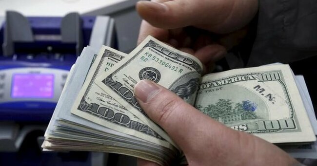 Dollar tries to build rally, eyes major euro bulwark