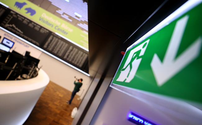 European shares dragged down by tech&#039;s worst day since October