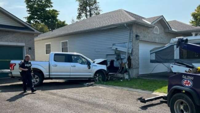 4 injured after driver crashes into Kingston house
