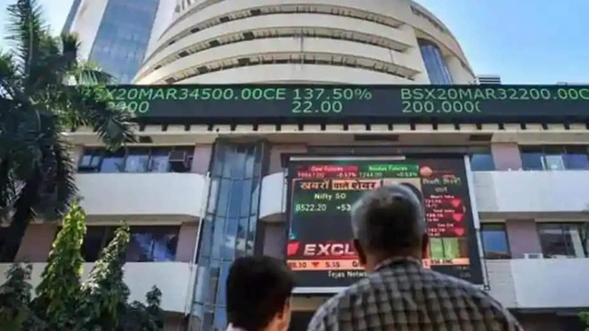 Ahead of RBI Governor's speech at 10am, Sensex opens 300 points higher