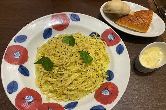 Japan pasta chain serves ups tasty noodles, all-you-can-eat bread at great price