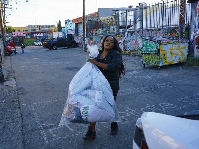 28-year-old Tyra Myricks makes 7 figures and has 5 side hustles. Here's how she typically spends a day.