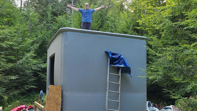 A startup builds inflatable houses by pumping concrete into balloon-like forms