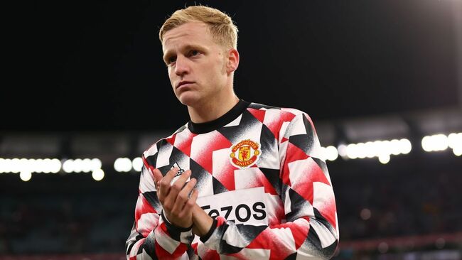 Manchester United career, World Cup on line for Van de Beek