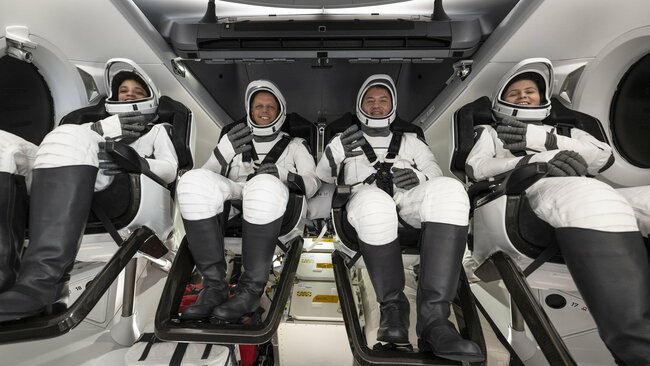SpaceX capsule splashes down, returning four astronauts