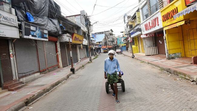 Services activity declines in April